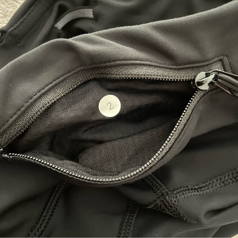 Lululemon crop leggings size 2 - Picture 7 of 10